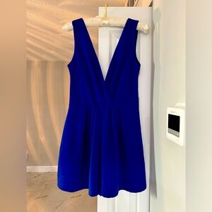 Marilyn Monroe style Sexy, blue dress Plunging neckline Thick straps Short skirt